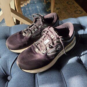 Brooks Ariel GTS 23 Black & White Womens Running Shoes Size 10.5 Like New